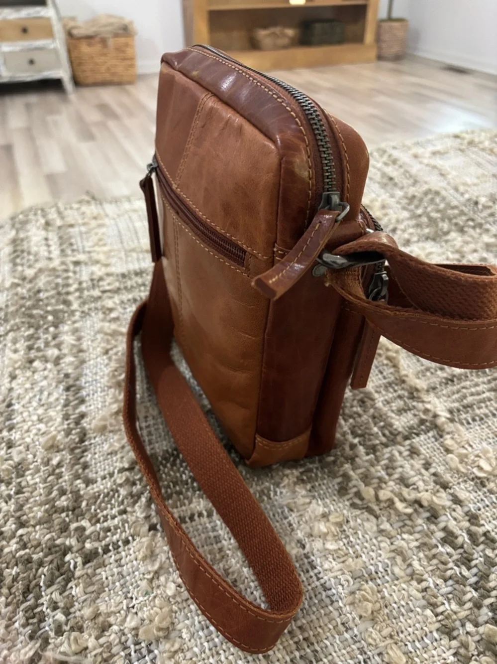 Spikes & Sparrow Saddle Brown Leather Crossbody Bag NWOT Unisex